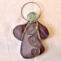 Tiffany jellegű ólomüveg angyalka, karácsonyfa dísz, ablak dísz (9x6 cm) (185.)