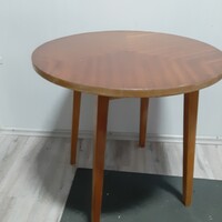 Retro masszív 60x60cm-es asztal