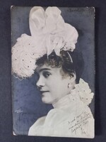 Századfordulós romantikus képeslap – fiatal nő tollas kalapban, finom profilportré 1905