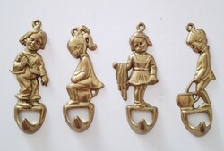 4 db gyerek figurás réz akasztó  9 x 2 ,5 cm