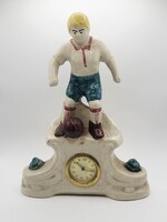 Ritka Szovjet Porcelán Figurális Óra – „Ifjú Labdarúgó” (Retro, 1950-60-as évek)
