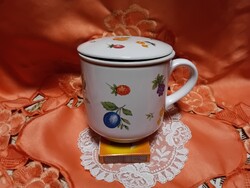 Teáscsésze szűrővel és tetővel