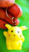 Retro trafikáru bazáráru fém /plasztik kulcstartó POKEMON PIKACHU figurás a képek szerint 2.