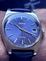 Álomszép Azúrkék számlapos acéltokos Doxa pontos működéssel 34,45 mm k.n. Új kék bőrszíj!