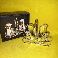 "Hattyúk ". Ezüstözött, fém asztali só és borsszóró tartóval.