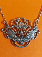 Gyönyörű antik szecessziós 925-ös ezüst colier apró gránát kővel a középen a medál 32x25mm
