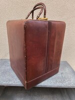 Antik bőr paróka tartó kalap tartó. Alkudható.