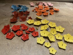 Kerti dekoráció,piros,sárga mályva ,kőporcelán