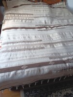 Gyapjú franciaágy takaró 2 díszpárnával, tisztítva .Teljesen kifogástalan.