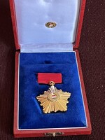 Hazafias népfront kitüntetés dobozában