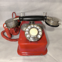 Régi piros telefon