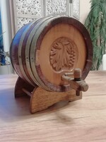 Kis méretű fa hordó, boroshordó