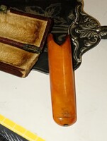 Borostyán szipka ECHT SILBER” felirat jelöl, a tok