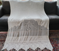 BATISZT betétes antik FÜGGÖNY - 130x205 cm