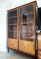 Neobarokk intarziás üveges vitrin