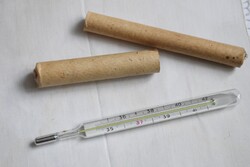 Retró orosz higanyos üveg lázmérő papír tokban 70-es évek