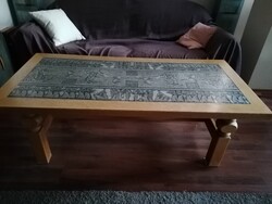 Német dohányzóasztal egyiptomi motivumos asztallappal