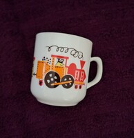Alföldi porcelán gyerekbögre – piros mozdonyos mintával
