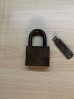 Antik,nagyméretű trükkös lakat(511g)-eredeti nyomókulccsal,működőképesen!