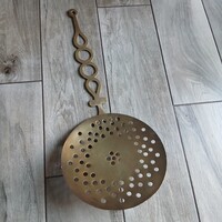 Impozáns antik réz tésztaszűrő lapát (52x21,3 cm)