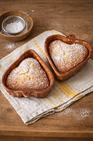 Vintage szív alakú kerámia sütőforma pár – falra akasztható