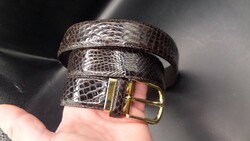 Csodaszép exkluzív (eredeti) unisex krokodil mintás bőr öv hossz:104 cm, szél: 3 cm csat: 5 x 4 cm