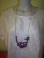 Különleges, egyedi! Csavart medál, gyöngyház dísszel,  ezüst színű láncon  (2)