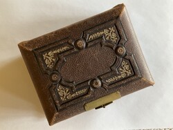 Antik bőrkötéses fotóalbum