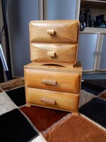 Régi fából készült miniatűr asztali komódok