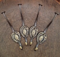 4 db Nagyméretű antikolt tömör réz fogasok , akasztók,  ruhatartók