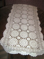 Csodaszép horgolt szecessziós jegyeket hordozó csipke terítő