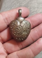 Antik baba csörgő medàl