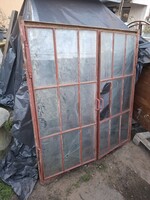 Antik kovácsoltvas ablak