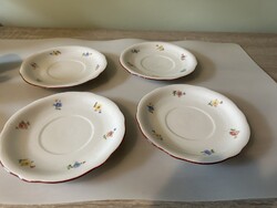 Zsolnay apróvirágos kistányér készlet (4 db) ​Leírás: Eladó a képeken látható 4 darab Zsolnay porcel