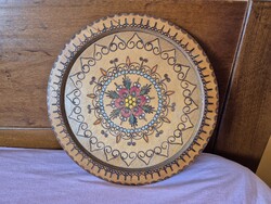 Retro fa fali tányér, vésett / égetett festett népi minta, 29 cm