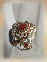 Napkő gyöngyhímzett karkötő