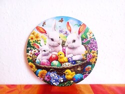 Húsvéti ajtódísz, fali dísz, dekoráció, 3 fehér nyuszi, tojás, csibe kosárban, átmérő 20 cm