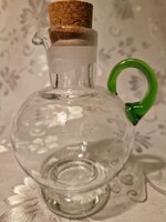 Zöld füles, üveg kiöntő, (kis kancsó) parafa dugóval, 14 cm