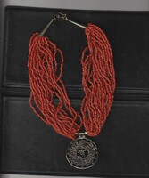 Női nyaklánc medállal