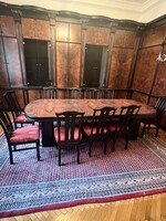 Reprezentatív nagy tárgyalóasztalt kínálok eladásra 10 székkel.