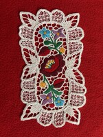Riselt kalocsai hímzett, kézműves terítő, 17x10cm