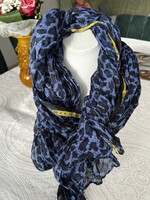 Gyűrt nagyméretű sötétkék színű sál, strand kendő