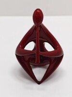 Zsolnay modern „Furulyás” kisplasztika – kerámia-piros eozin