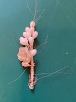 Retro,völegény gomblyukjába való viasz virág. Mérete. 6 cm hosszú Jó állapotban.