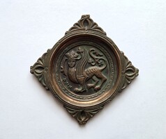 Mítikus Griffet ábrázoló kis, réz lemez, fali dísz. 1975