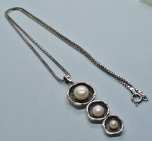 Széprégi hosszú ezüstmedál valódi gyöngyökkel ezüstnyakláncon