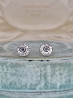 Modern fehérarany beszúrós fülbevaló pár akvamarinnal és brillekkel