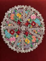 Riselt, kalocsai hímzett terítő