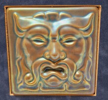 Zsolnay Prometheus, faunfejes eozin csempe 150 éves jubileumi jelzéssel keretében, 10,8 x 10,8 cm