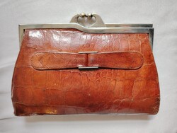 "Antik" bőrtáska "felújított" állapotban